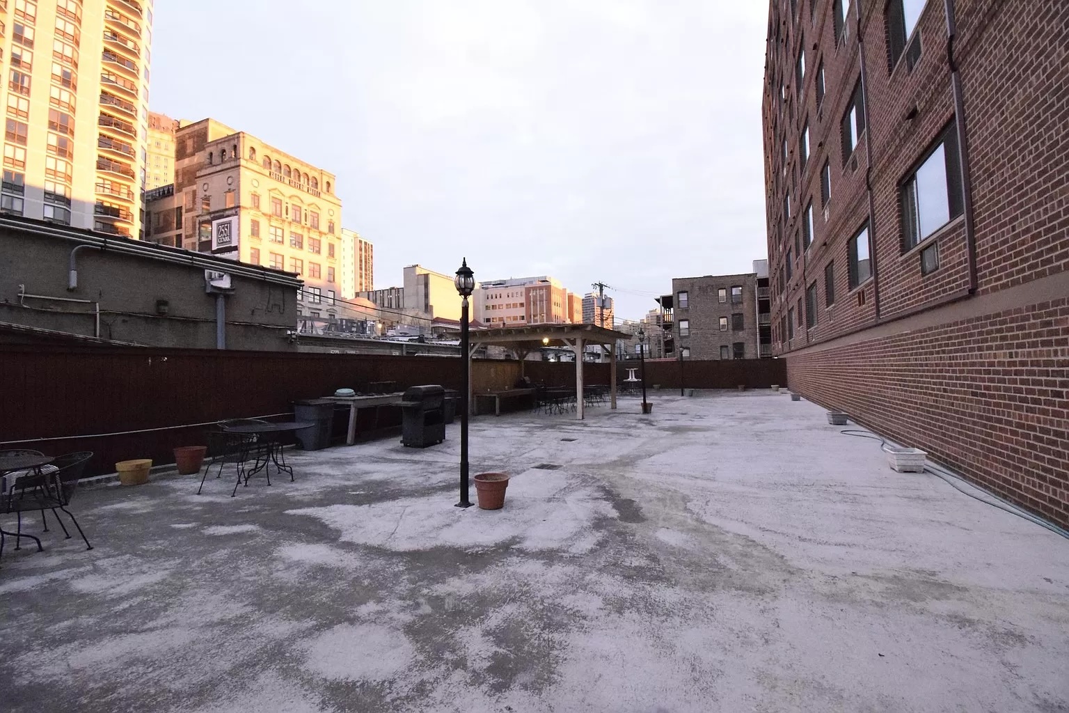 607 W Wrightwood Avenue Unit: 405