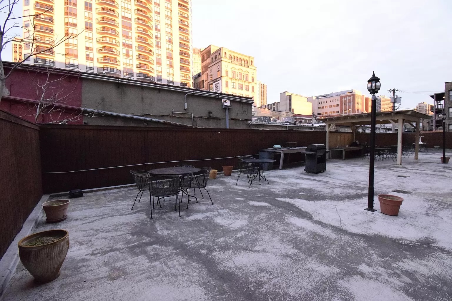 607 W Wrightwood Avenue Unit: 405