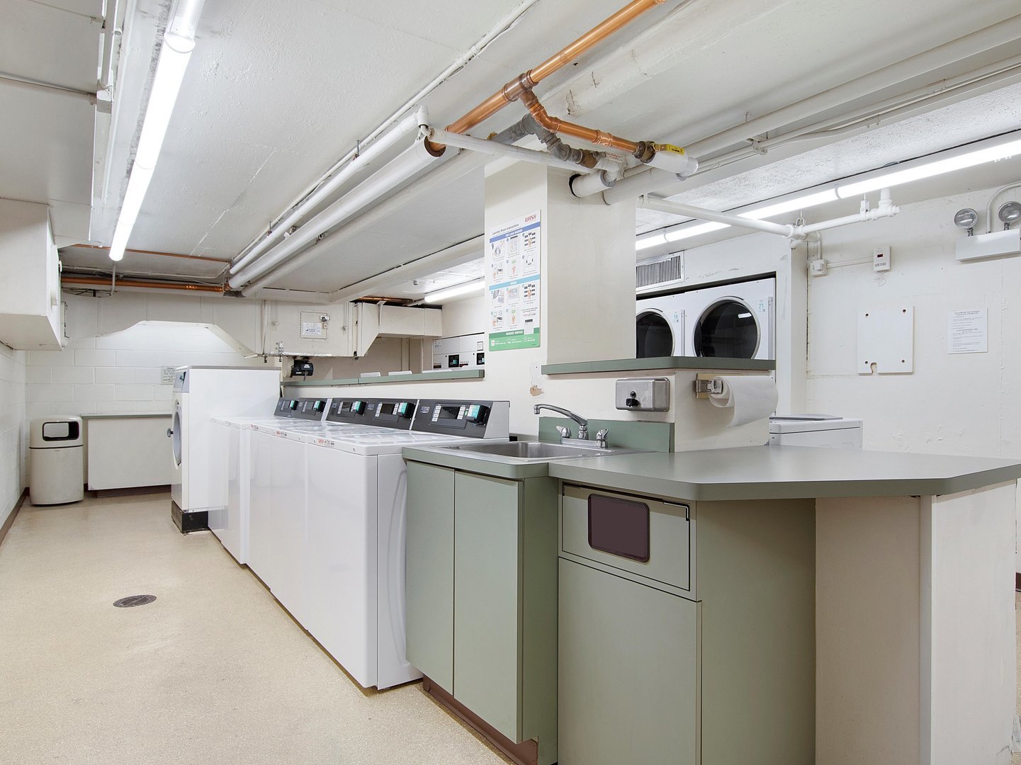 1 E SCOTT Street Unit: 703