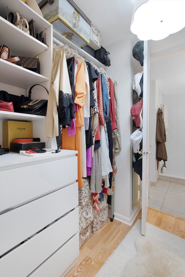 1 E SCOTT Street Unit: 703