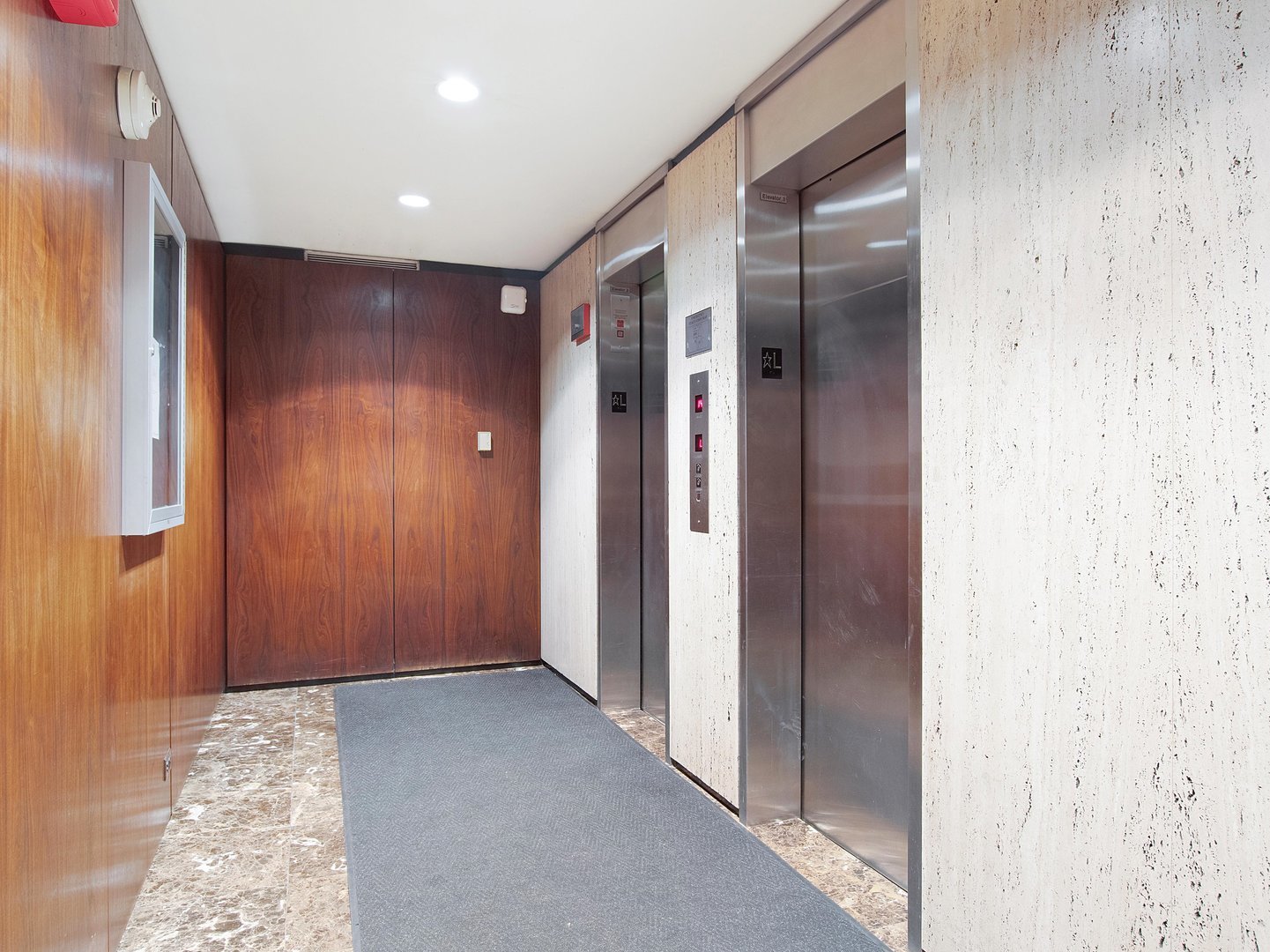 1 E SCOTT Street Unit: 703