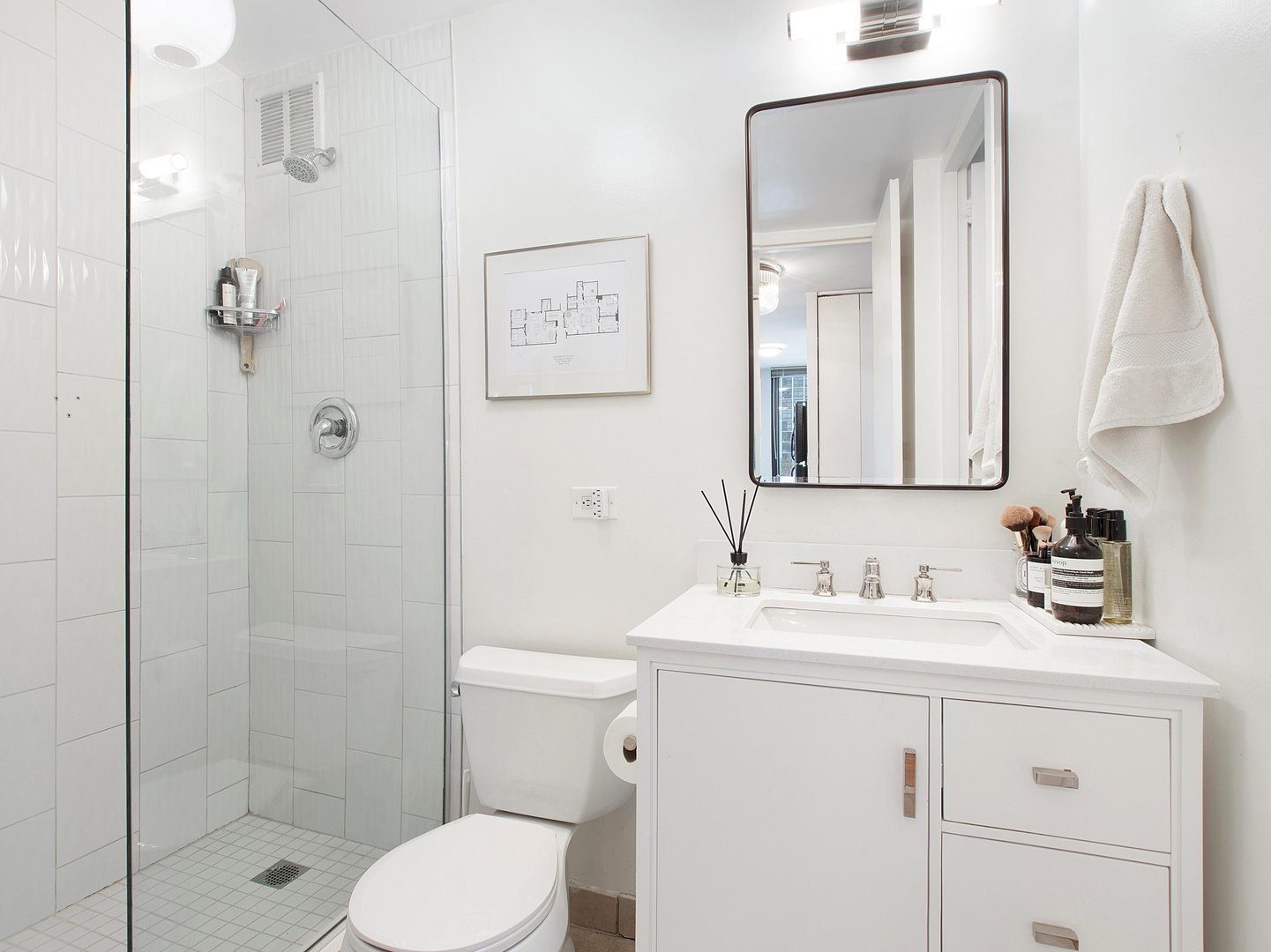 1 E SCOTT Street Unit: 703