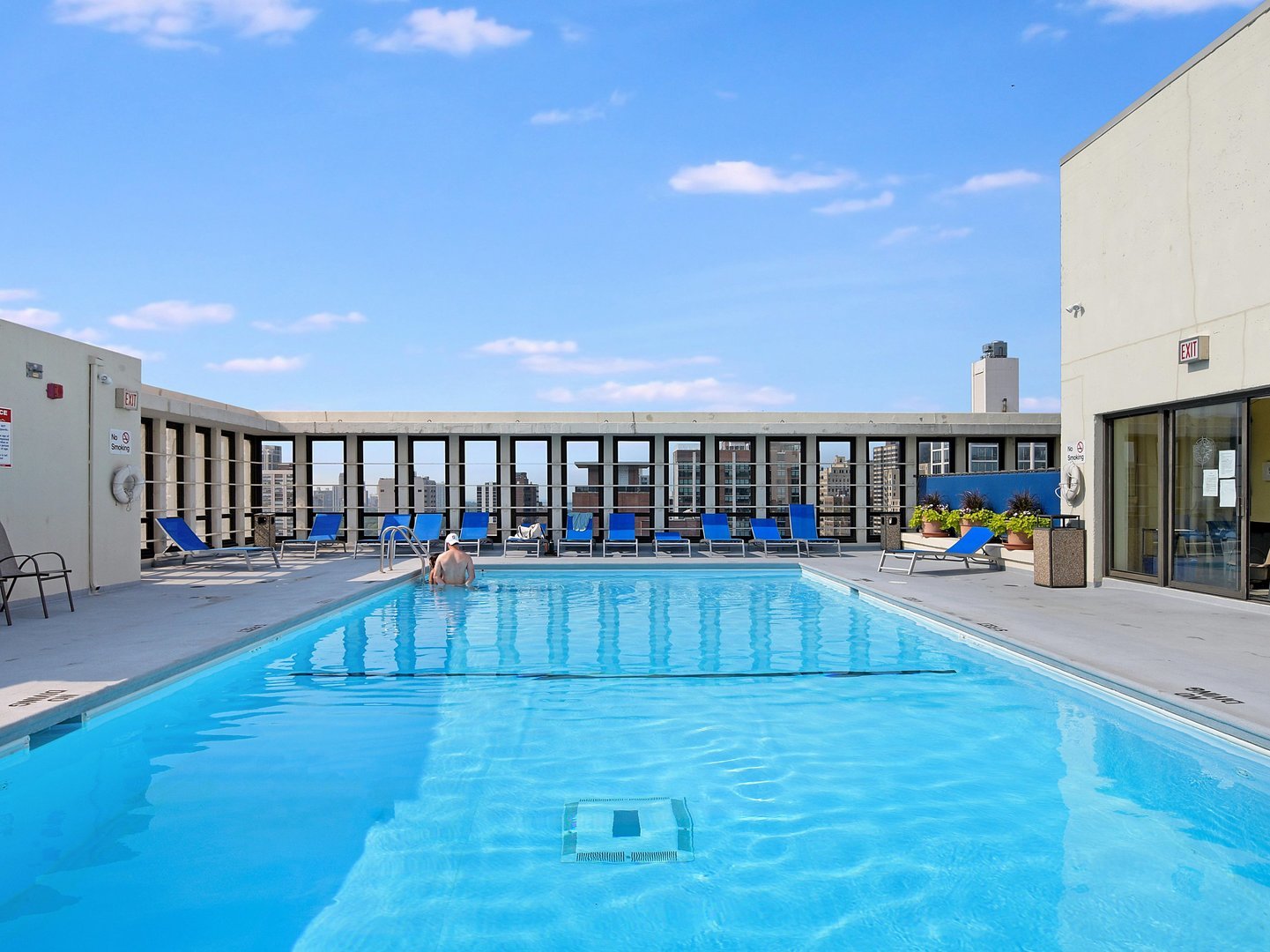 1 E SCOTT Street Unit: 703