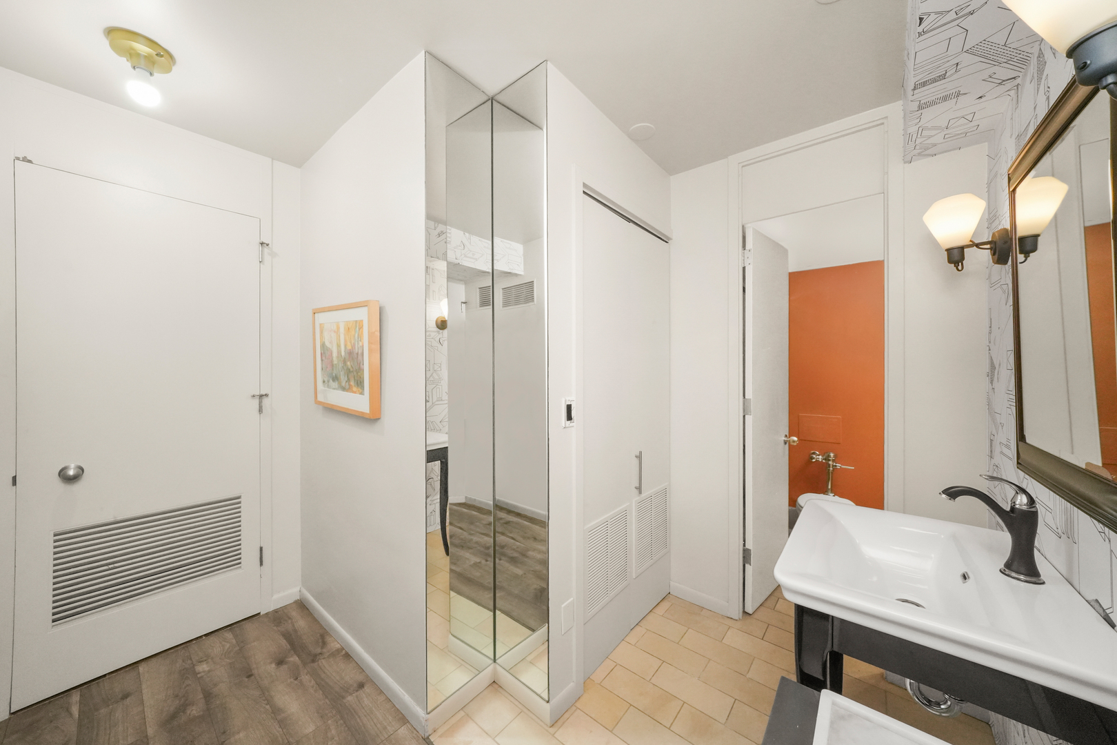 1300 N Astor Street Unit: 7B