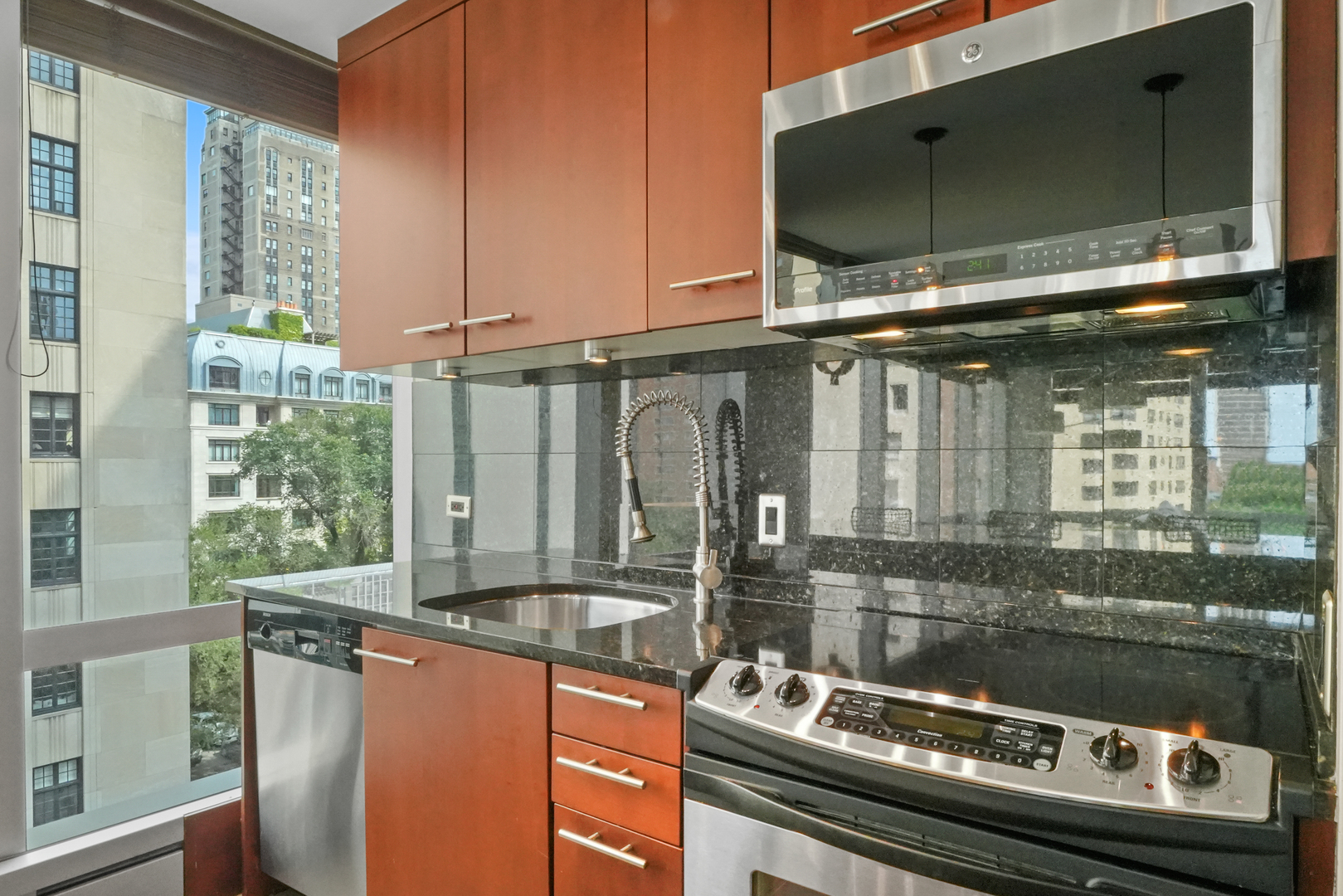1300 N Astor Street Unit: 7B