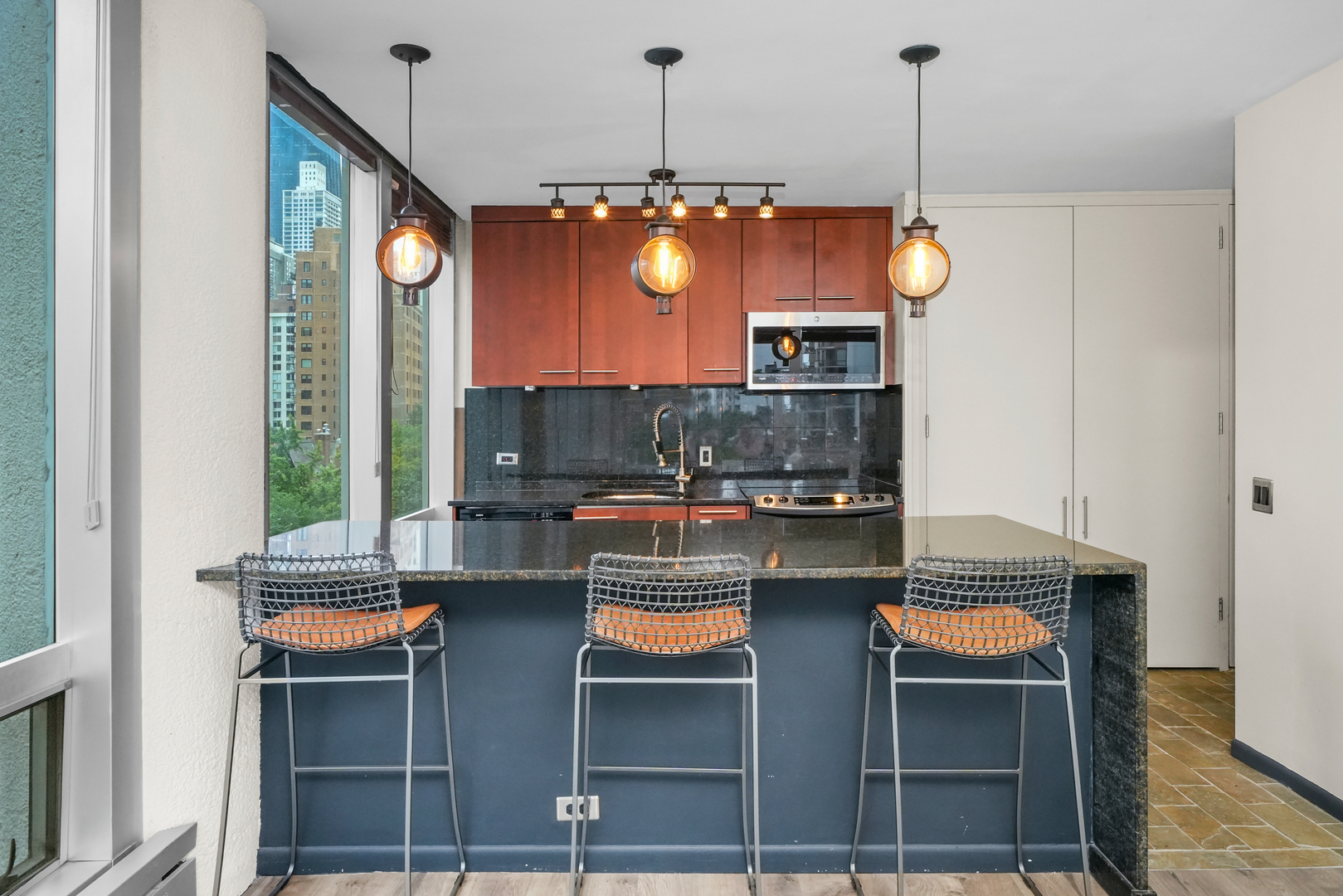 1300 N Astor Street Unit: 7B