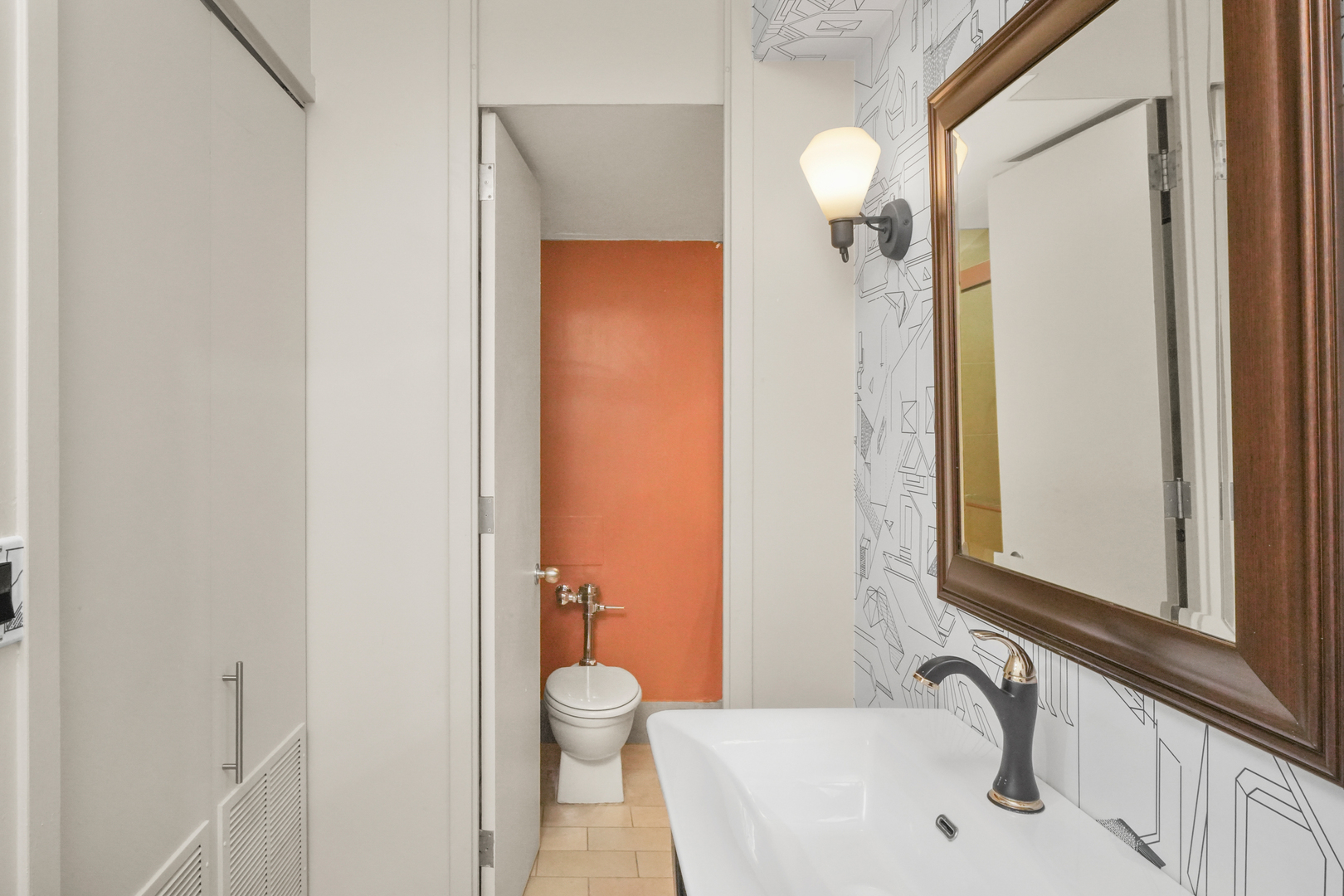 1300 N Astor Street Unit: 7B