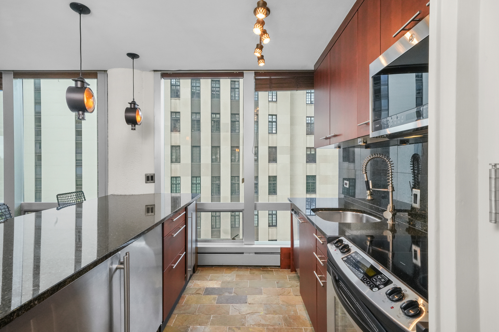 1300 N Astor Street Unit: 7B