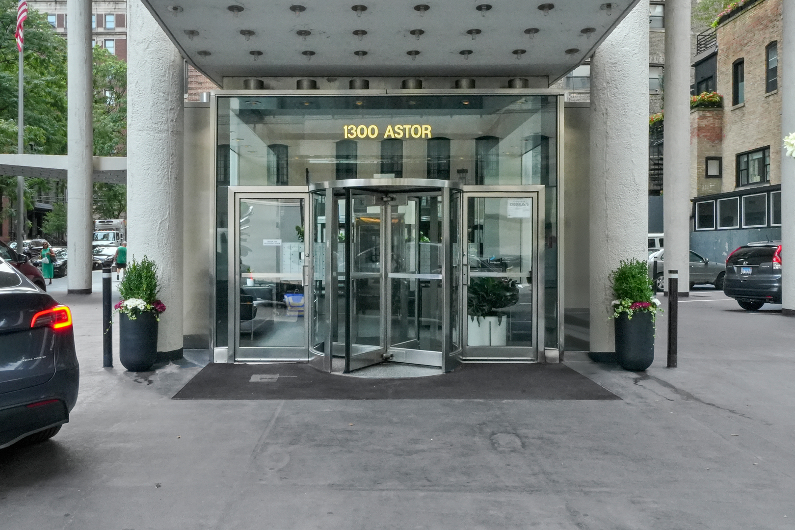 1300 N Astor Street Unit: 7B