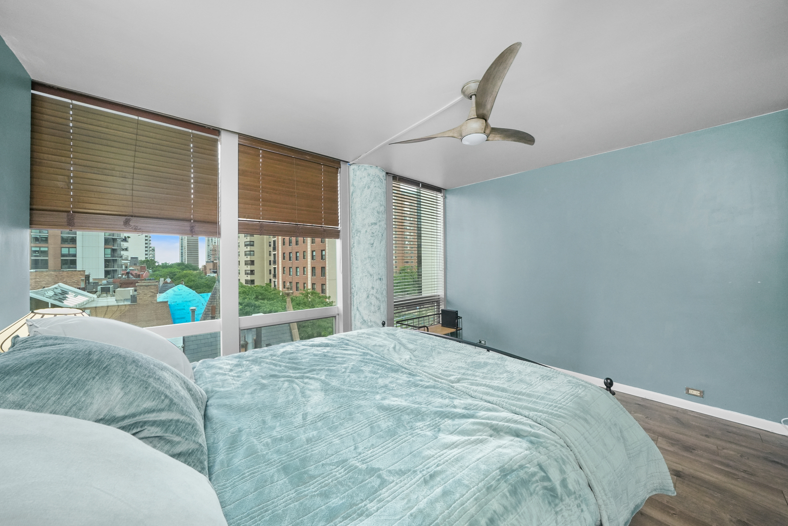 1300 N Astor Street Unit: 7B