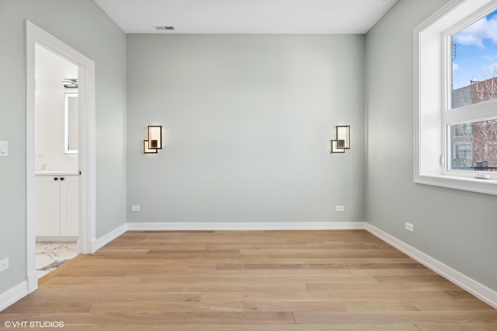 2414 N Southport Avenue Unit: 3