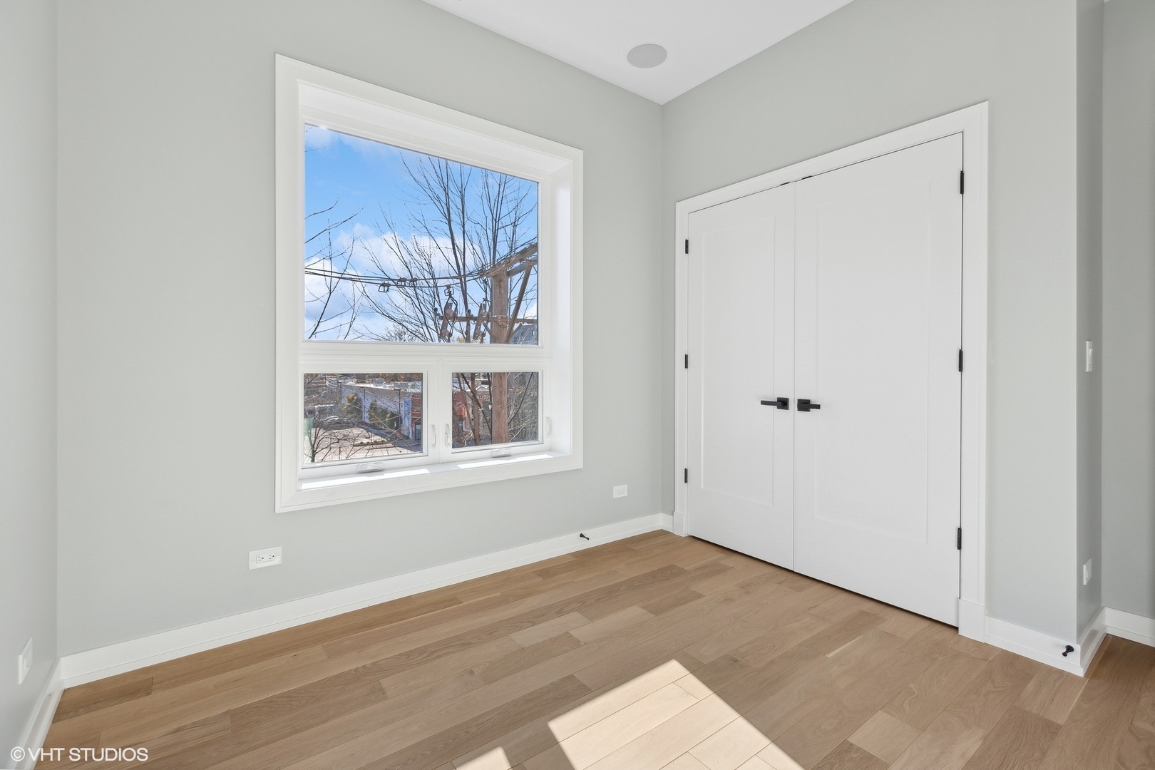 2414 N Southport Avenue Unit: 3