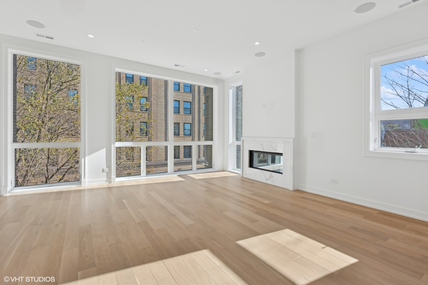 2414 N Southport Avenue Unit: 3