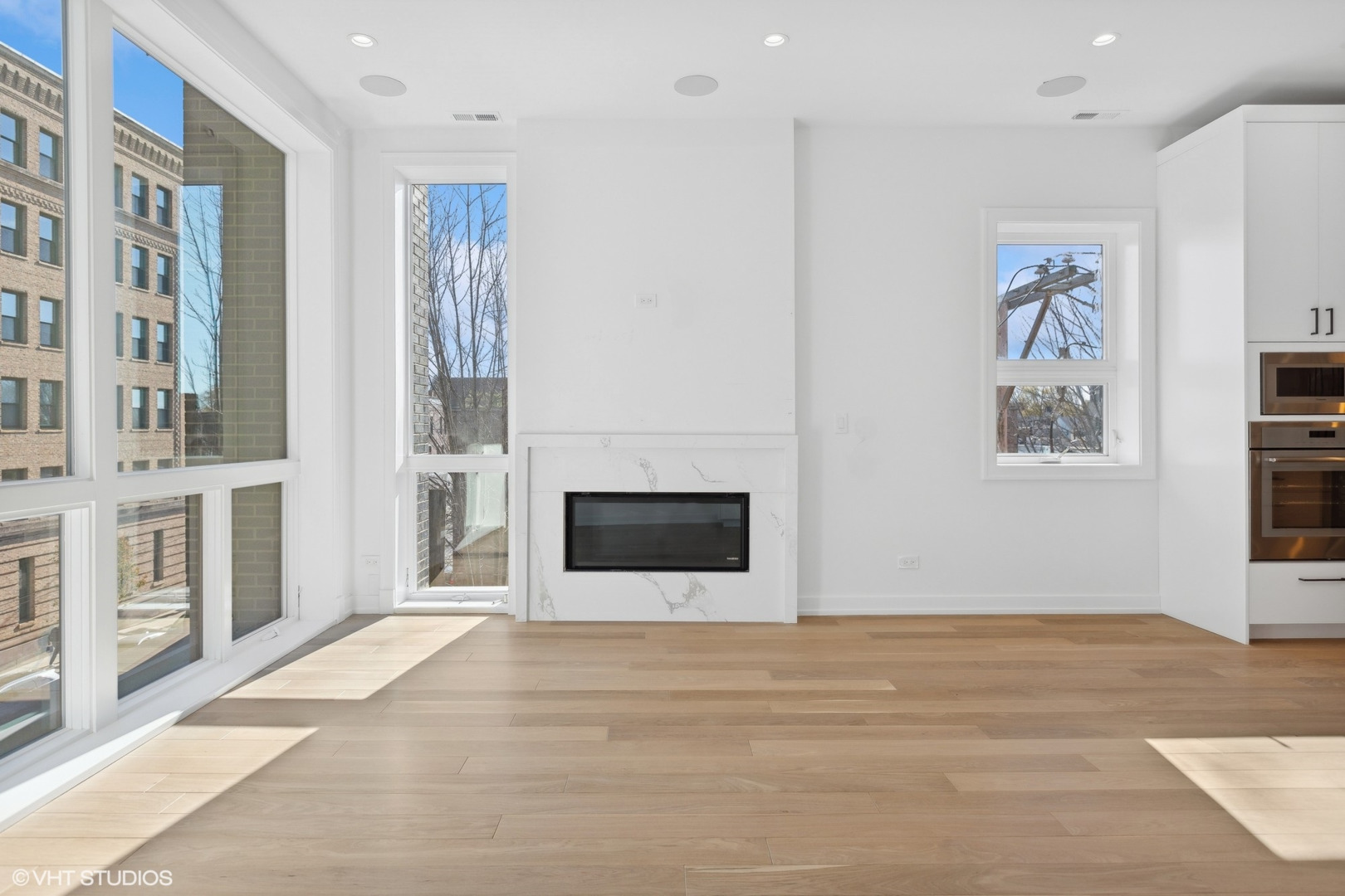 2414 N Southport Avenue Unit: 3