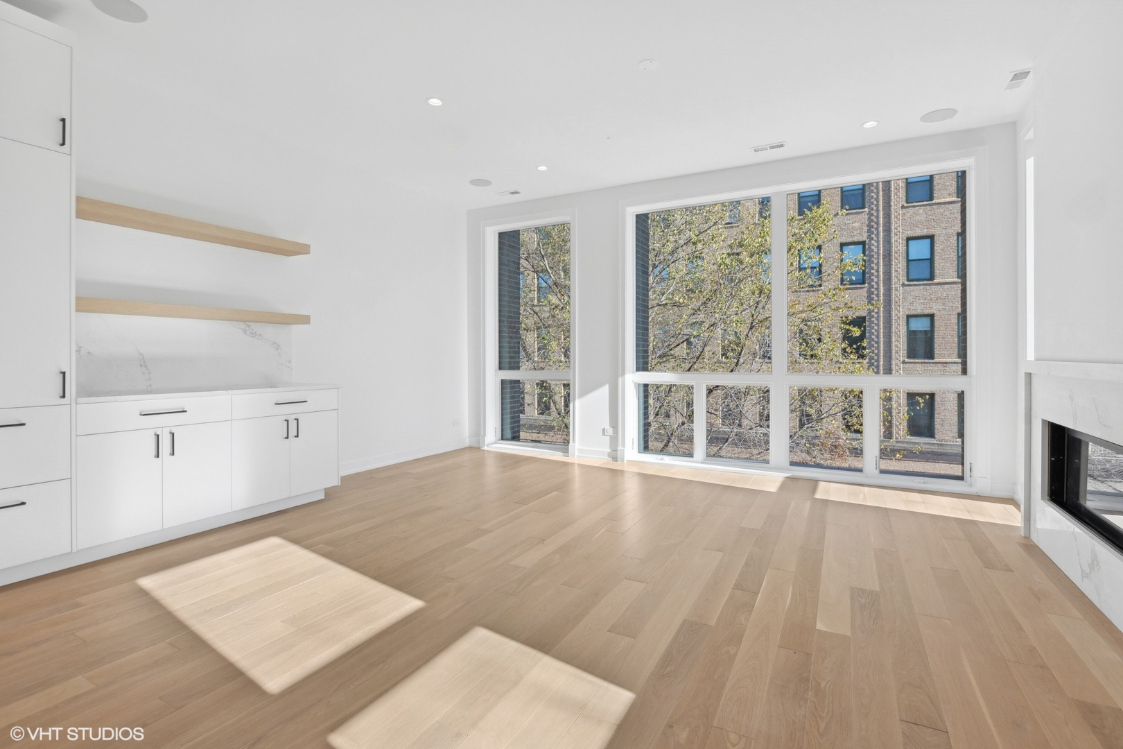 2414 N Southport Avenue Unit: 3