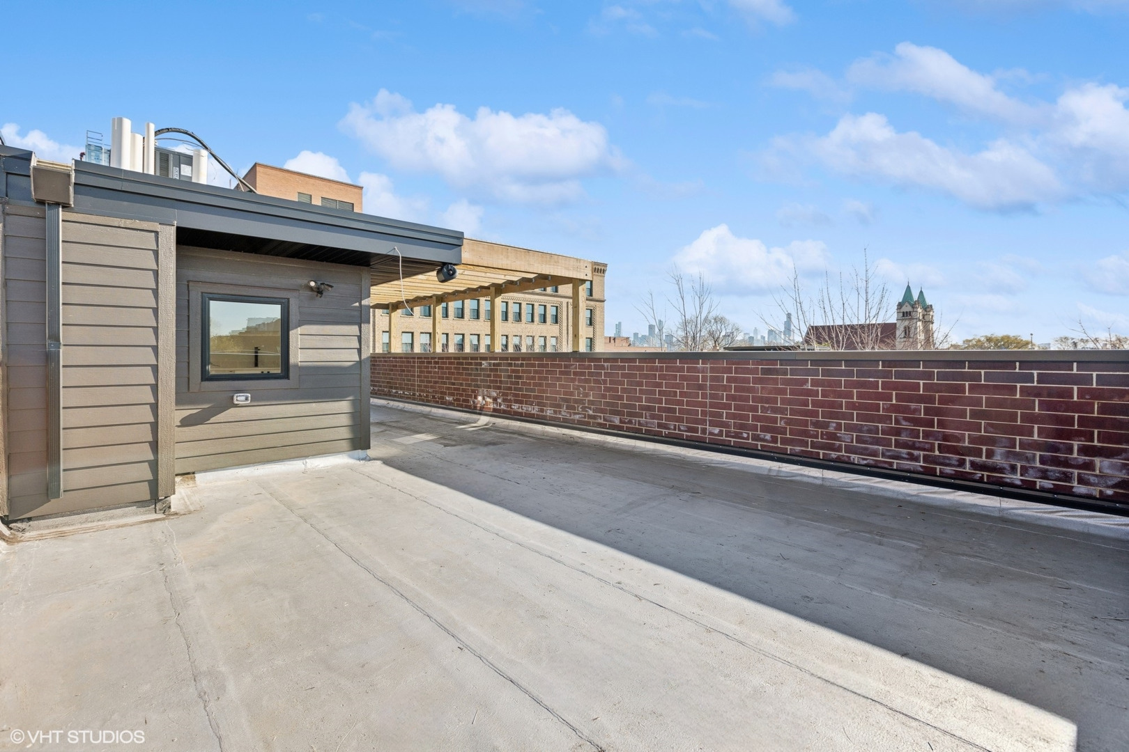 2414 N Southport Avenue Unit: 3