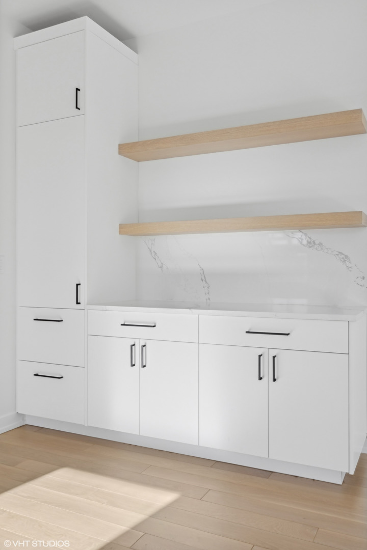 2414 N Southport Avenue Unit: 3