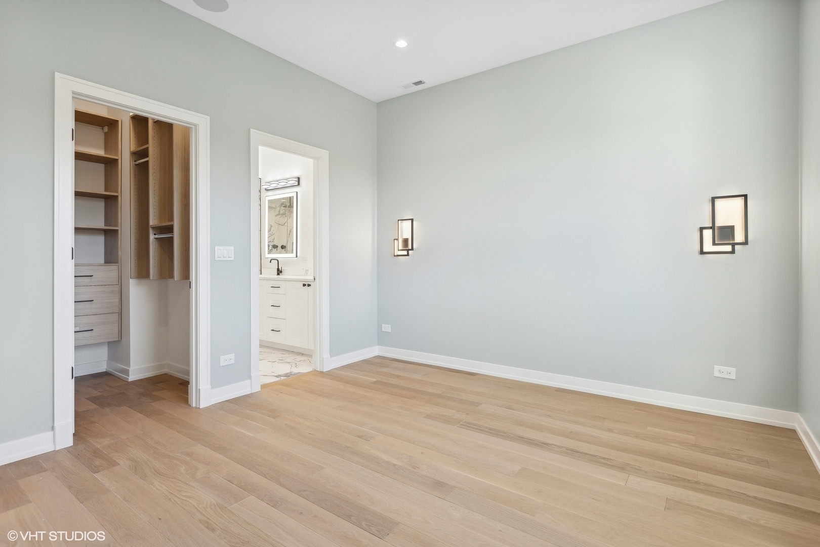 2414 N Southport Avenue Unit: 3