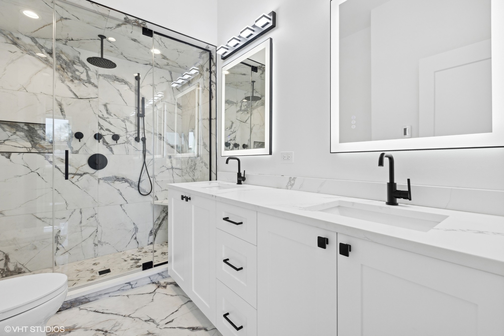 2414 N Southport Avenue Unit: 3