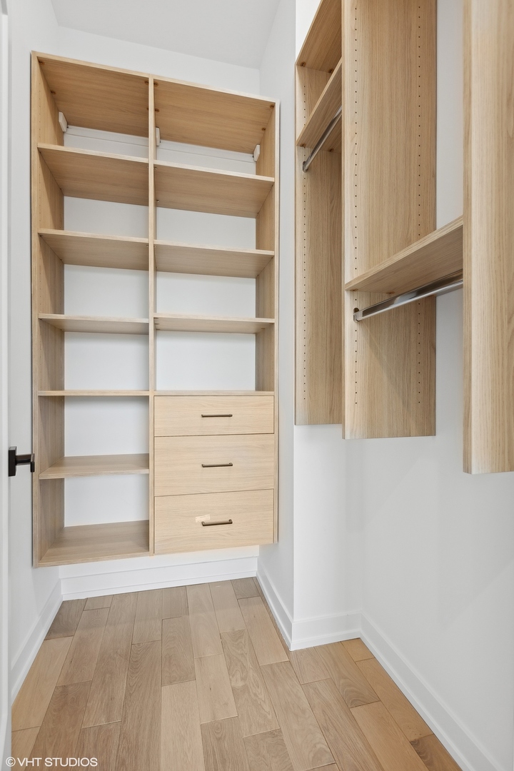 2414 N Southport Avenue Unit: 3