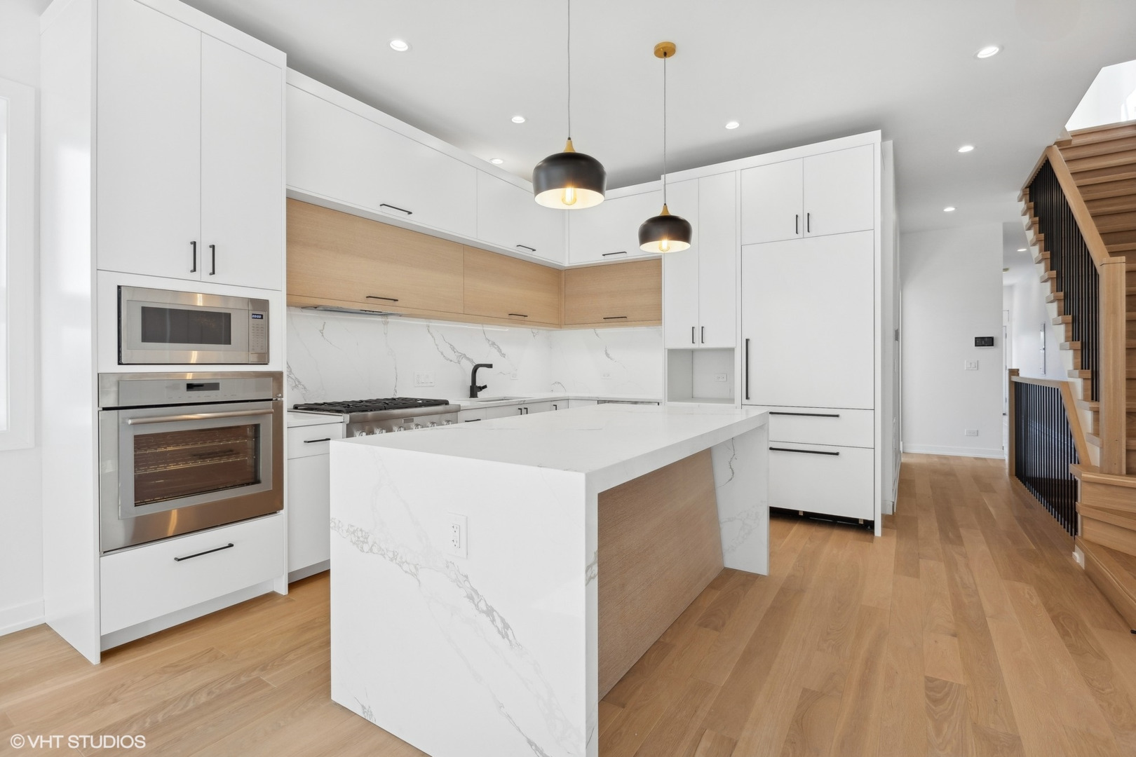 2414 N Southport Avenue Unit: 3