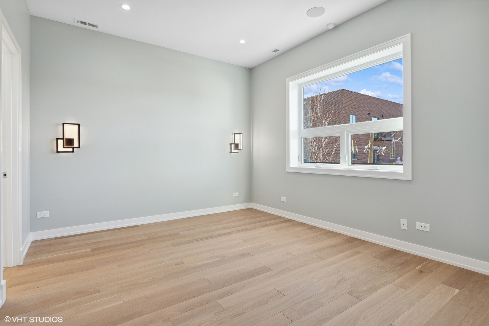 2414 N Southport Avenue Unit: 3