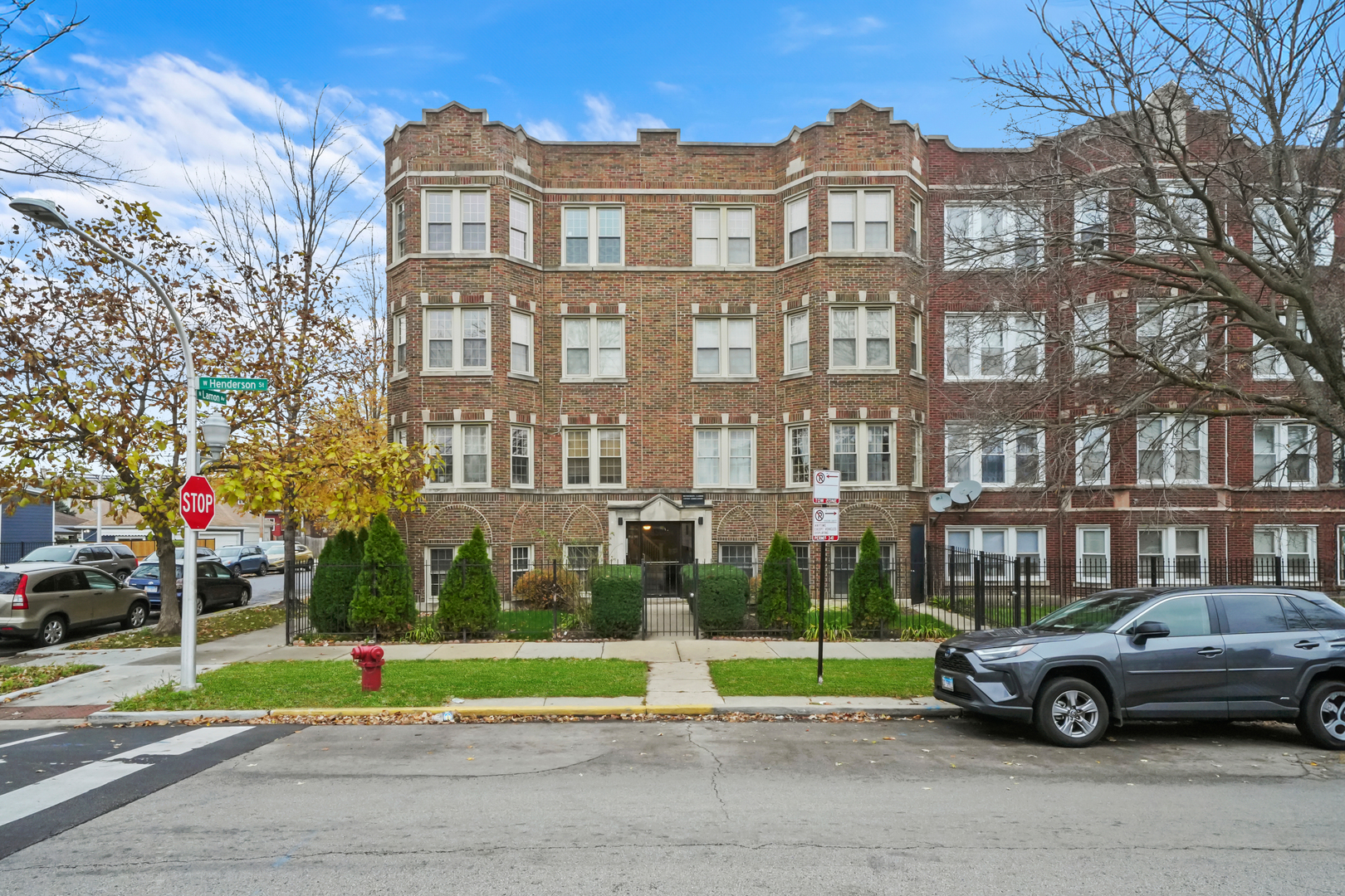 3337 N Lamon Avenue Unit: 1