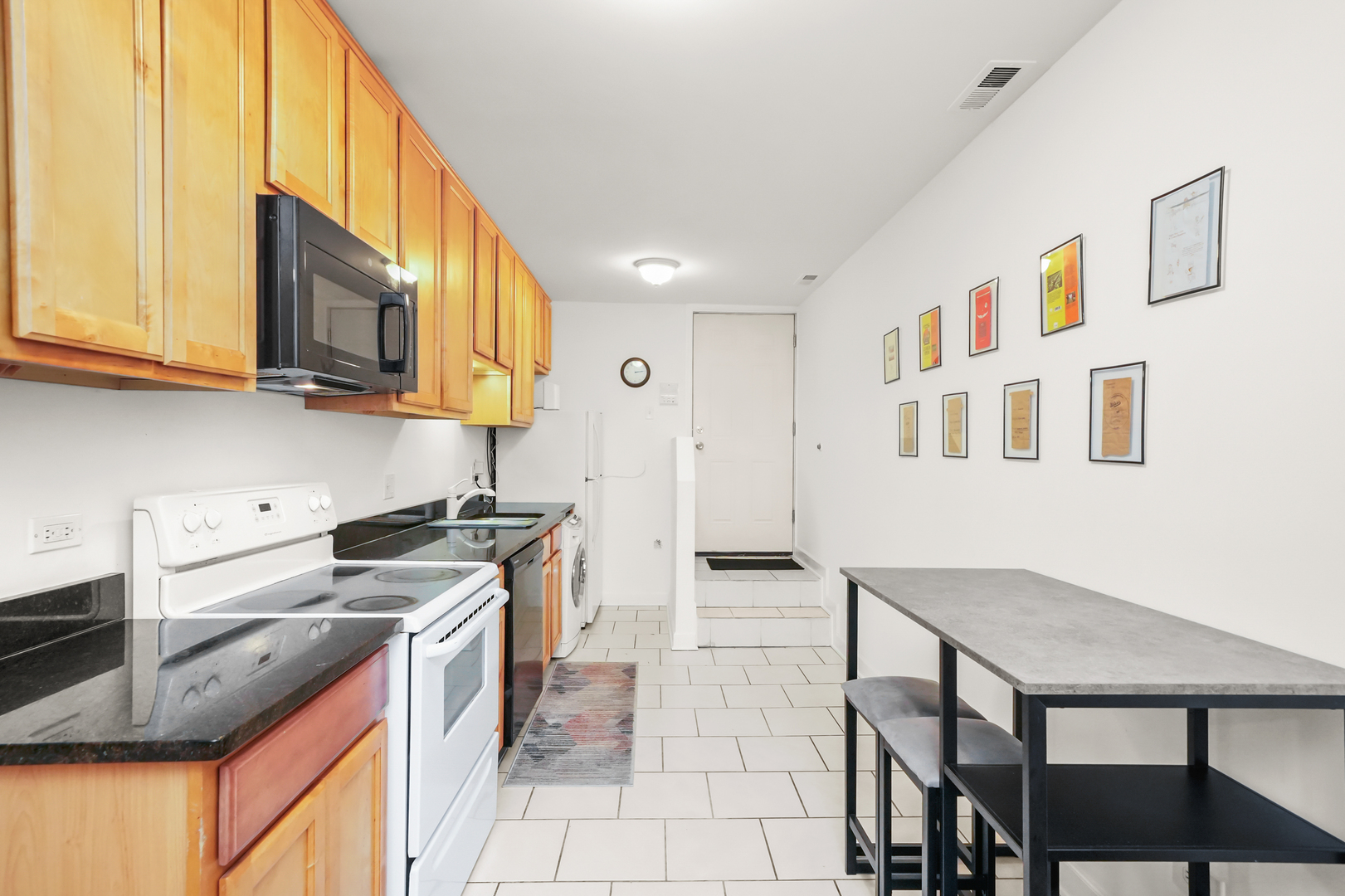 3337 N Lamon Avenue Unit: 1