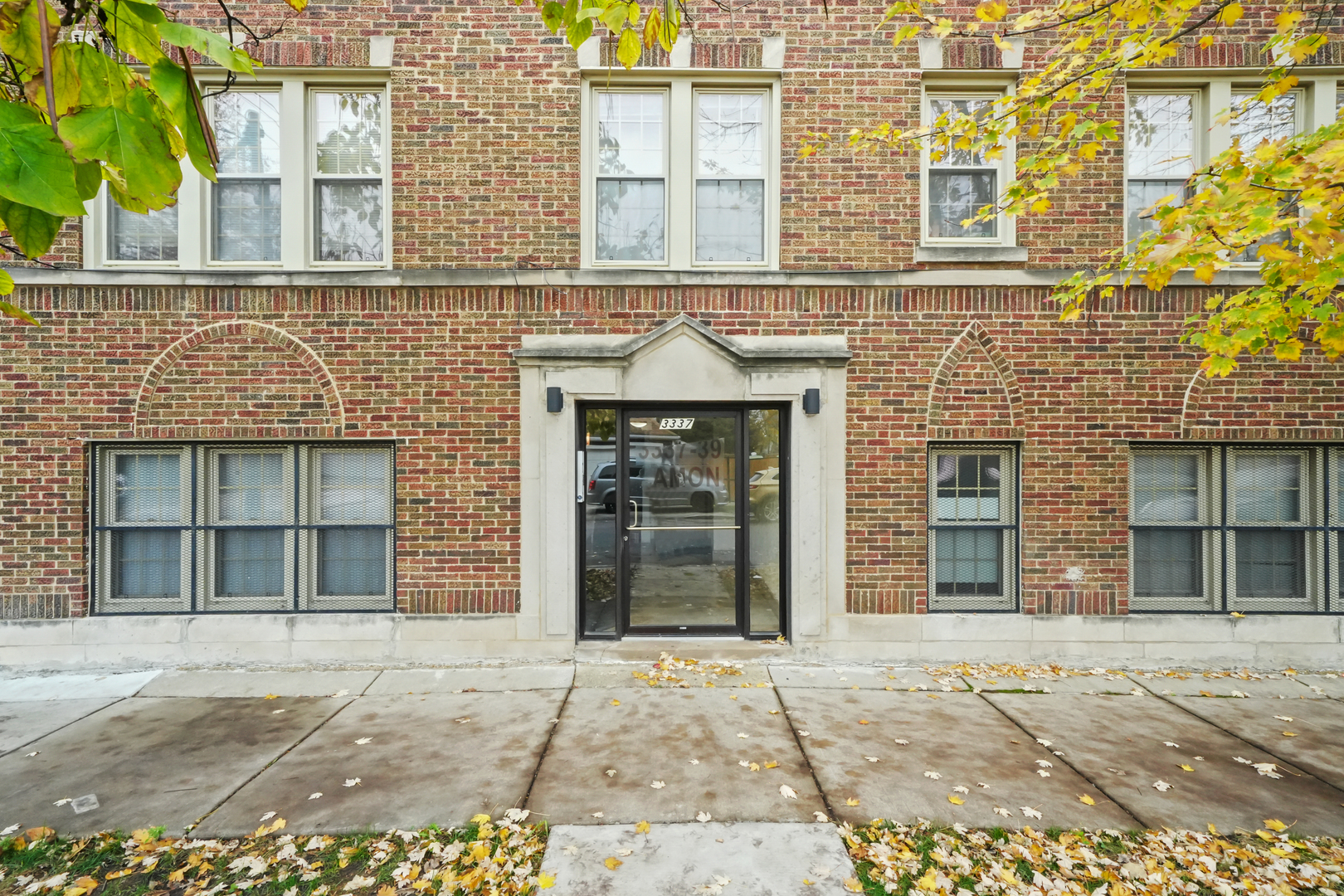 3337 N Lamon Avenue Unit: 1
