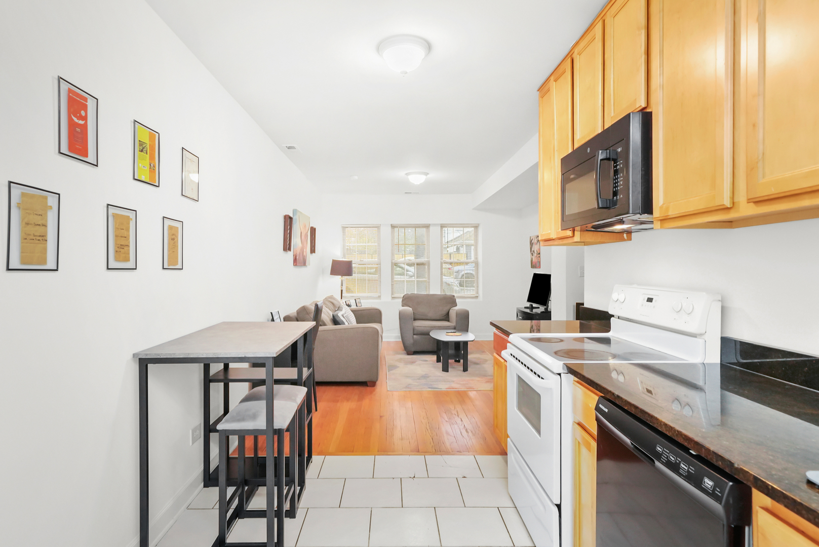 3337 N Lamon Avenue Unit: 1