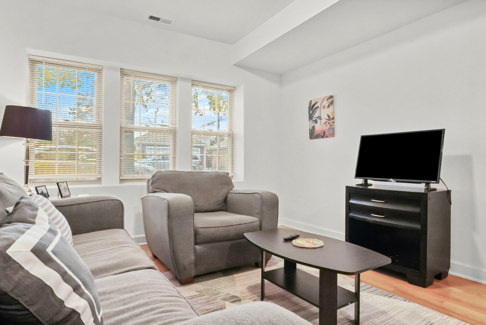 3337 N Lamon Avenue Unit: 1