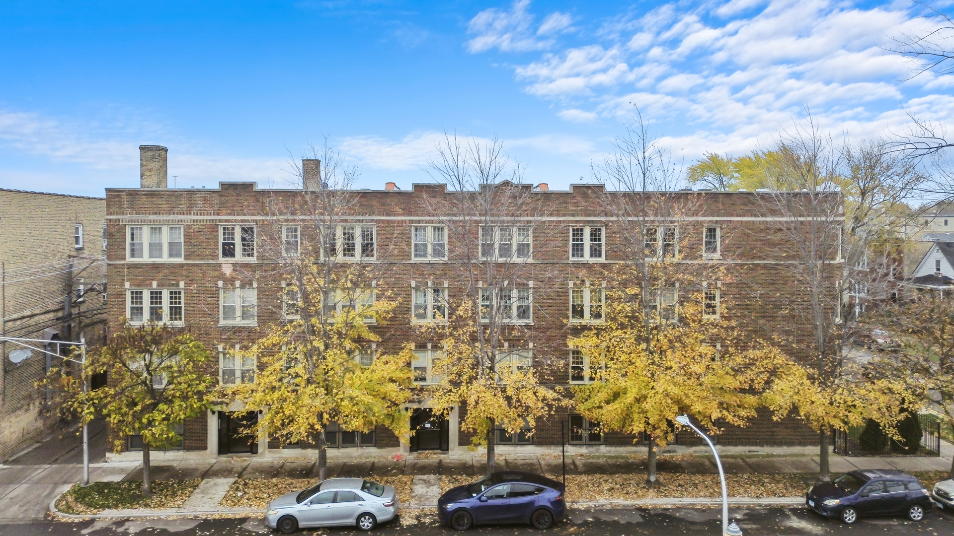 3337 N Lamon Avenue Unit: 1