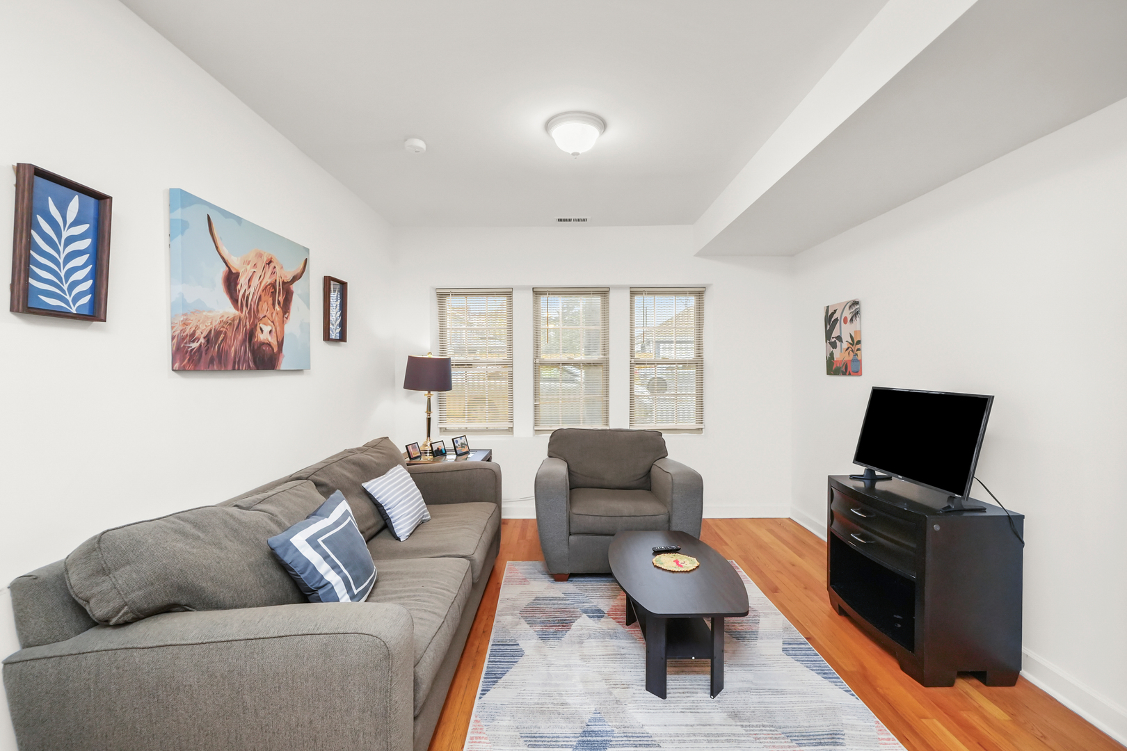 3337 N Lamon Avenue Unit: 1