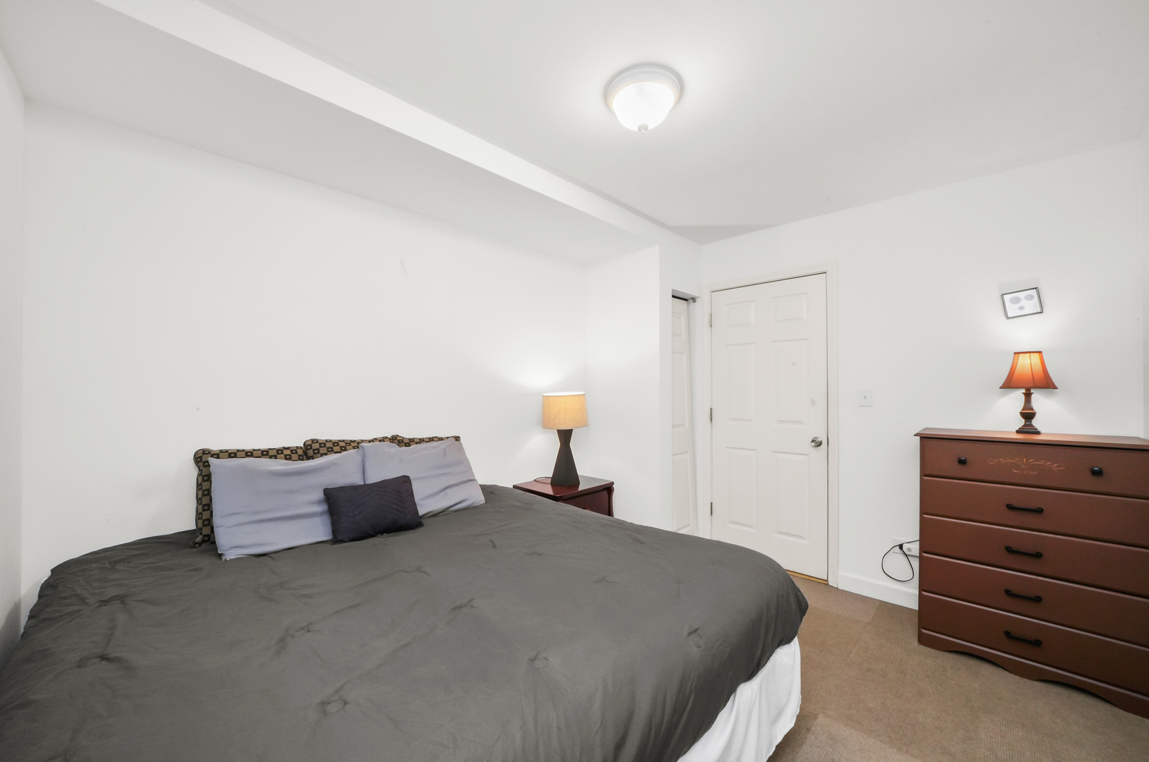 3337 N Lamon Avenue Unit: 1