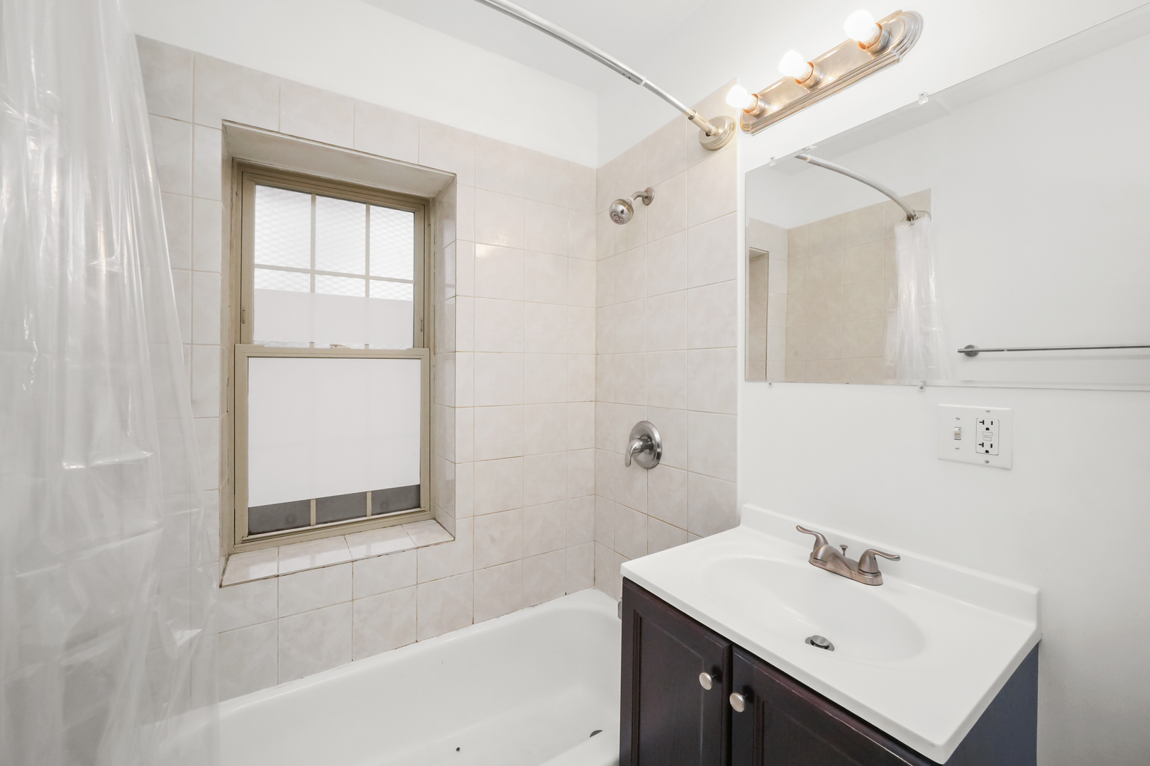 3337 N Lamon Avenue Unit: 1