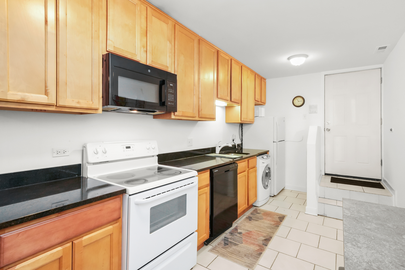 3337 N Lamon Avenue Unit: 1
