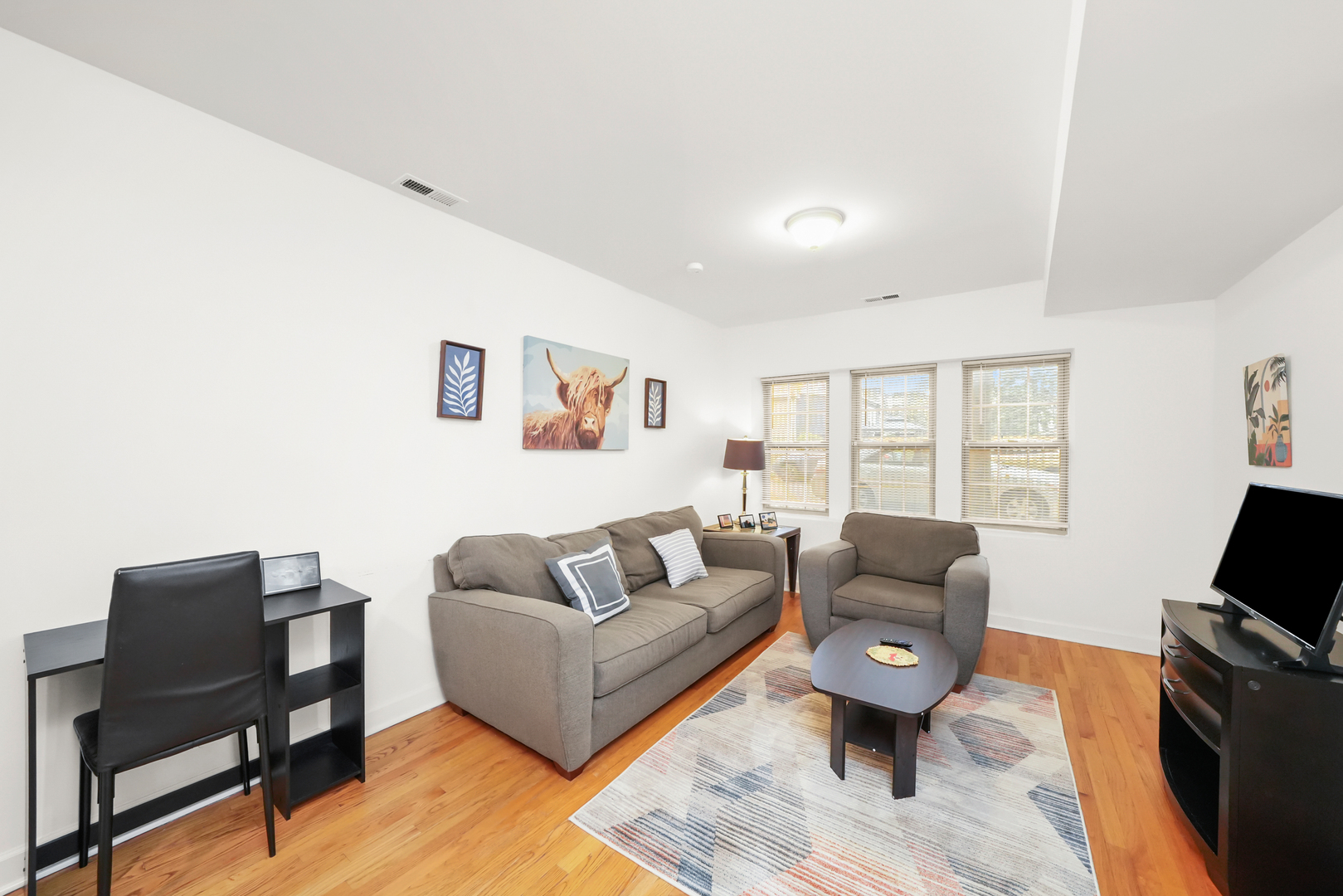 3337 N Lamon Avenue Unit: 1