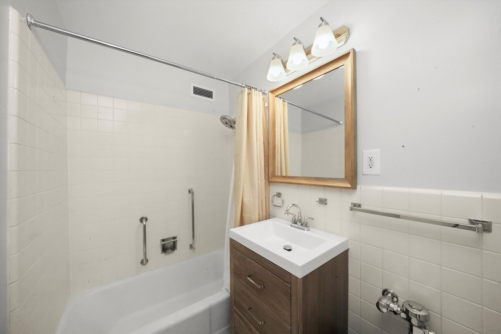 1000 N Lake Shore Drive Unit: 1406