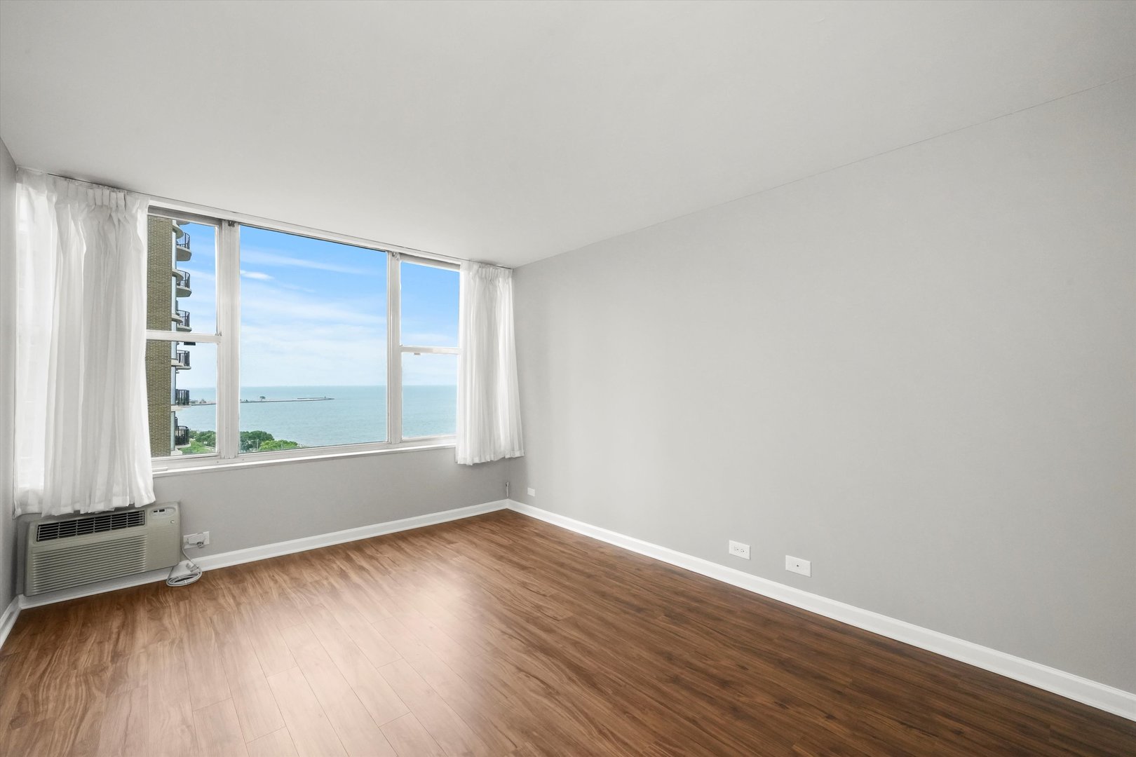 1000 N Lake Shore Drive Unit: 1406