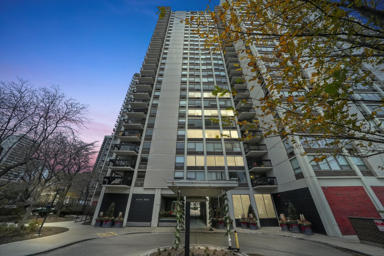 1460 N Sandburg Terrace Unit: 1610A