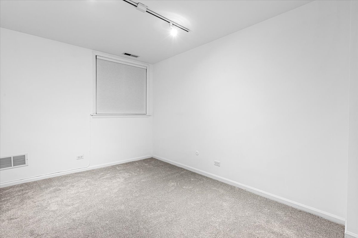 818 N Dearborn Street Unit: BF