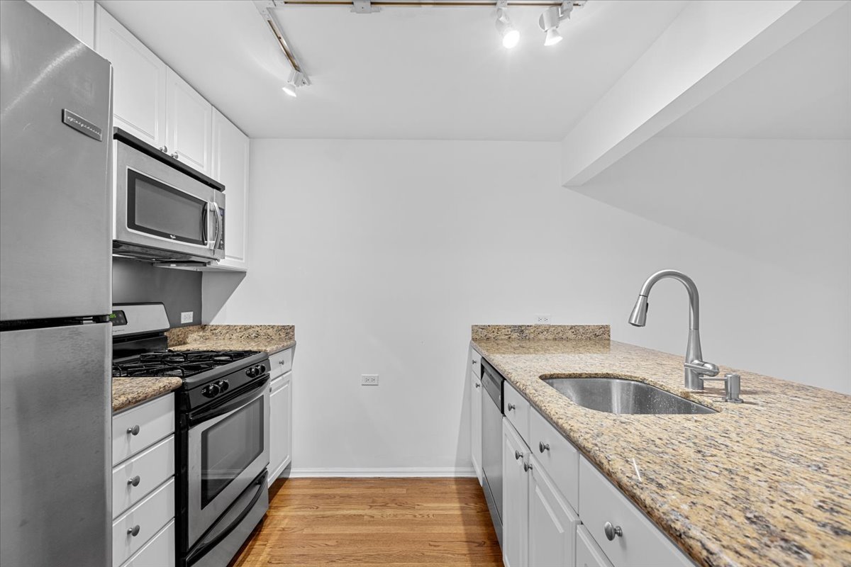 818 N Dearborn Street Unit: BF
