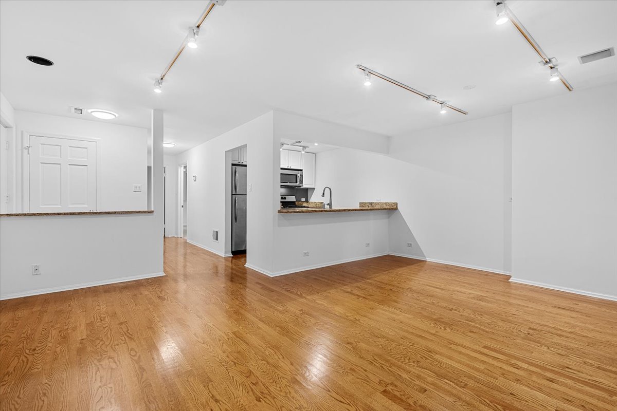818 N Dearborn Street Unit: BF