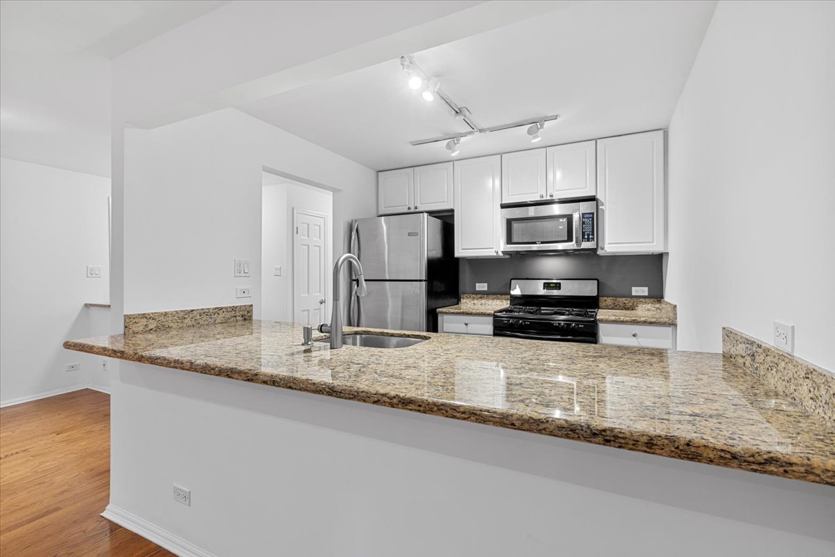 818 N Dearborn Street Unit: BF