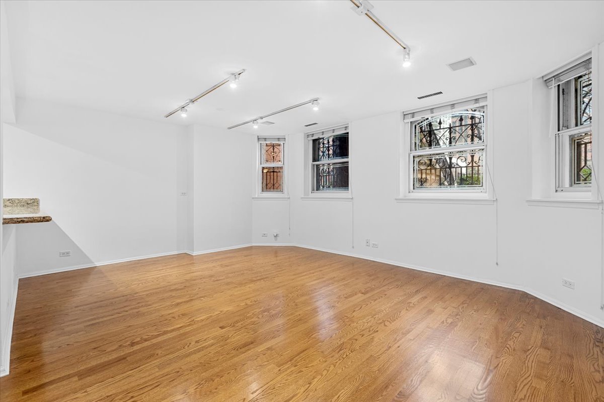 818 N Dearborn Street Unit: BF