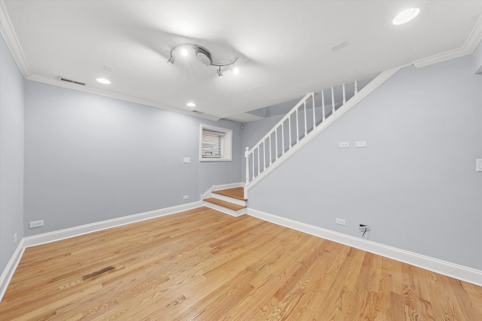 3331 W Schubert Avenue Unit: 1
