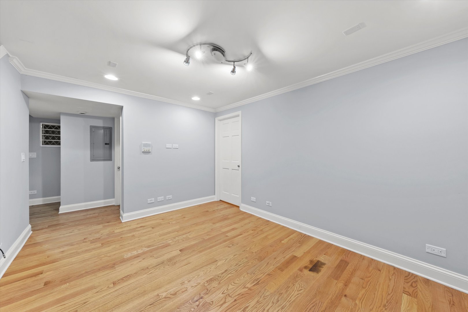 3331 W Schubert Avenue Unit: 1