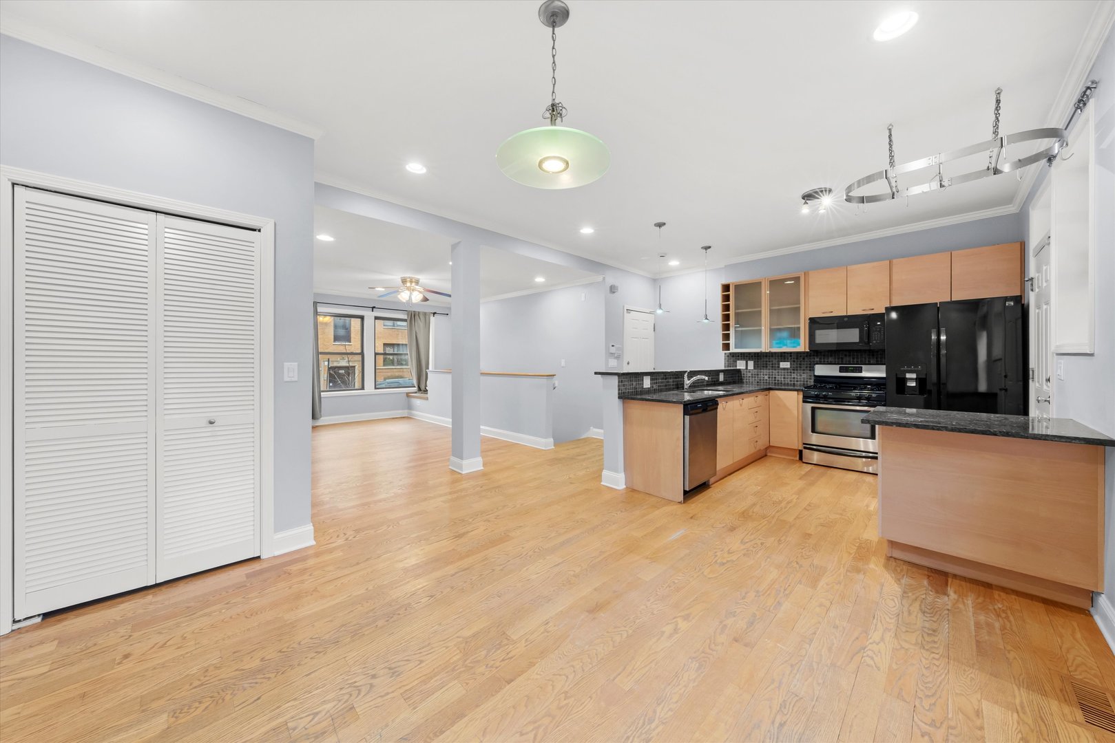 3331 W Schubert Avenue Unit: 1