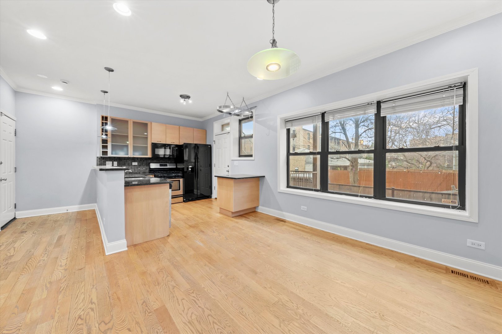 3331 W Schubert Avenue Unit: 1