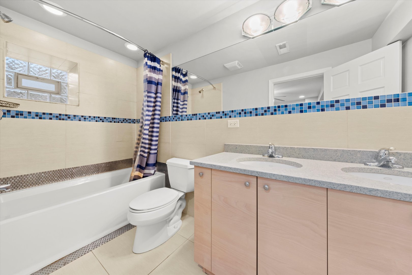 3331 W Schubert Avenue Unit: 1